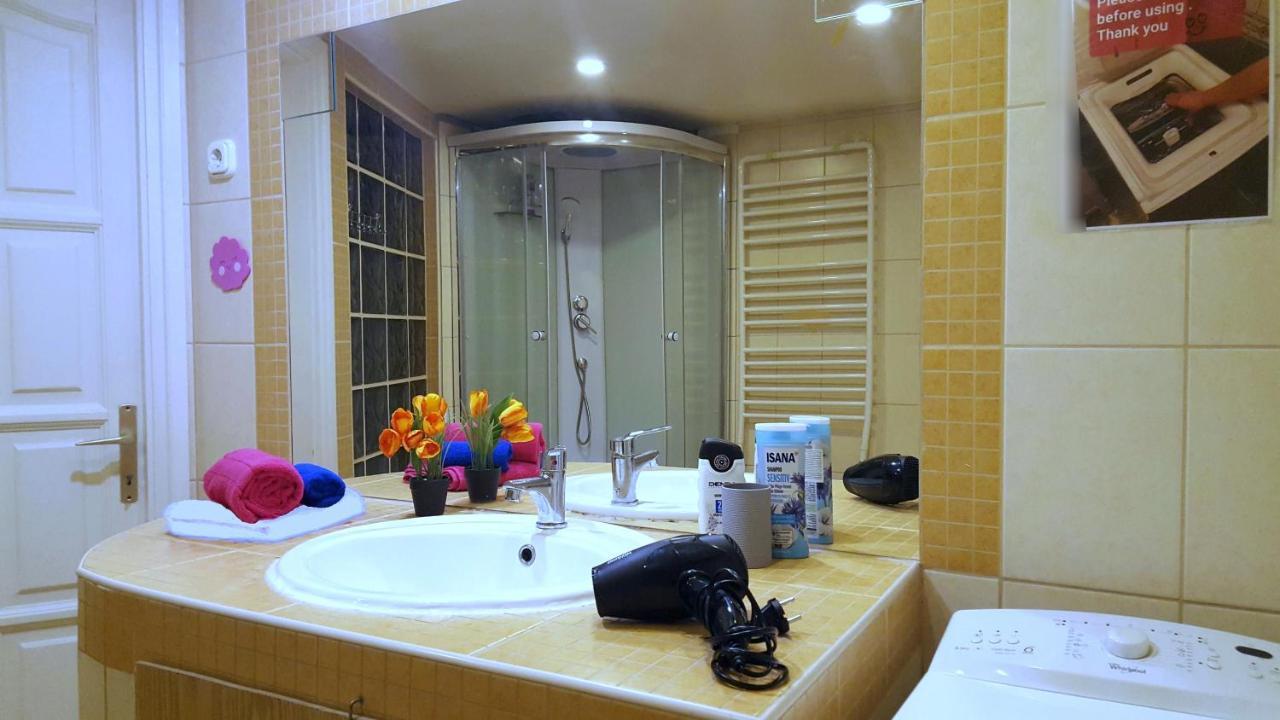 Downtown Acacia Str Apartment Budapest Bagian luar foto